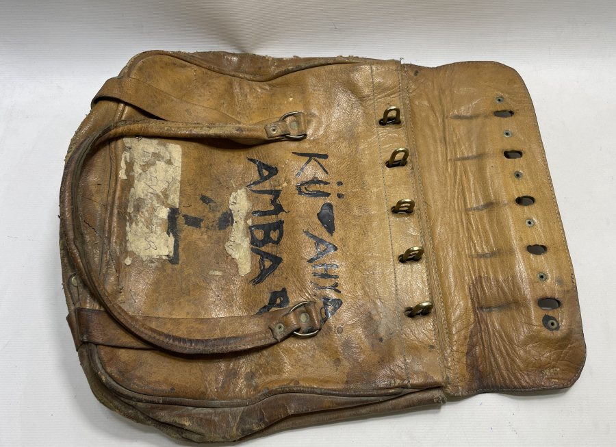 CUMHURİYET BAŞLARI KİLİTLİ TCDD PARA ÇANTASI