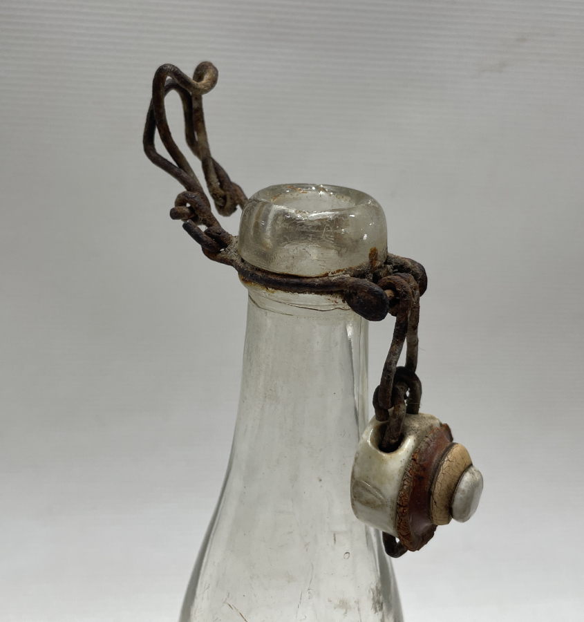 OSMANLI DÖNEMİ KAPAĞI YAZILI NADİR FORMDA PORSELEN KAPAKLI ŞİŞE