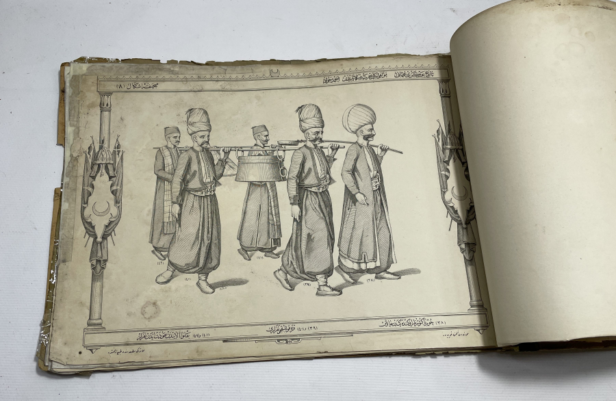 1882 TARİHLİ YENİÇERİLER KONULU ÇOK NADİR BÜYÜK BOY GRAVÜR KİTABI