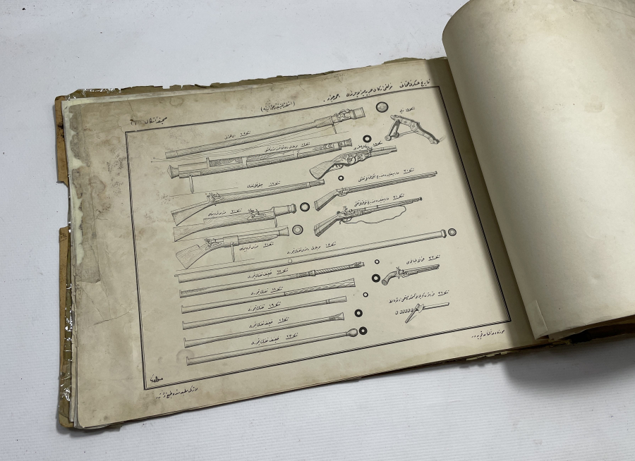 1882 TARİHLİ YENİÇERİLER KONULU ÇOK NADİR BÜYÜK BOY GRAVÜR KİTABI