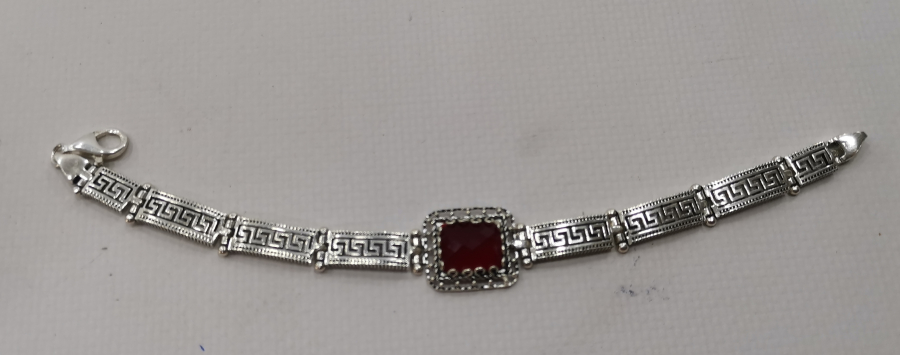 ÜZERİ AKİK TAŞLI VE TELKARİ İŞÇİLİKLİ GÜMÜŞ BİLEKLİK