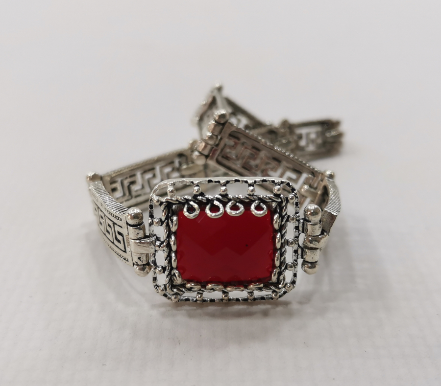 ÜZERİ AKİK TAŞLI VE TELKARİ İŞÇİLİKLİ GÜMÜŞ BİLEKLİK