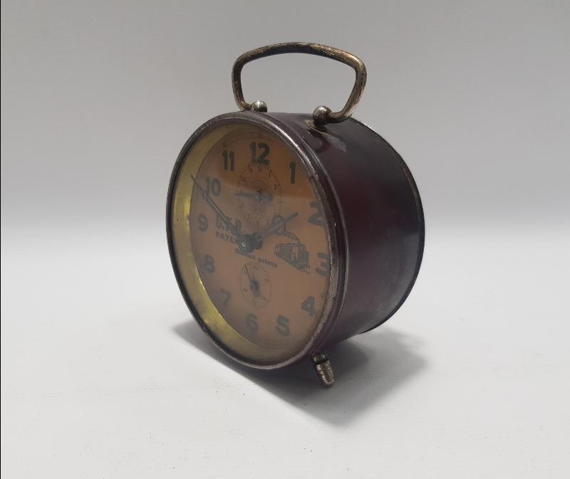 TREN GÖRSELLİ ANTİKA MASA SAATİ