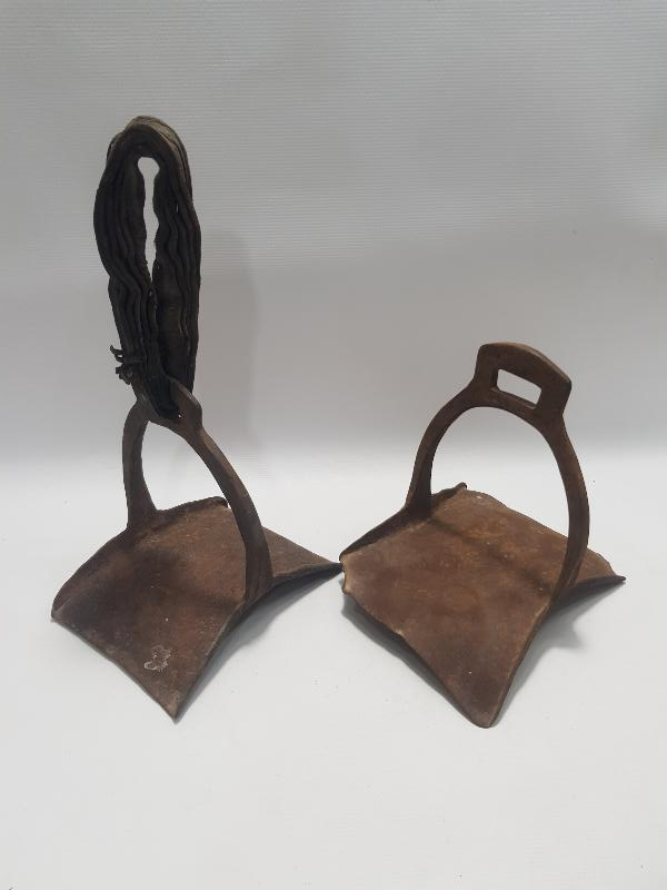 OSMANLI DÖNEMİ BİR ÇİFT ÜZENGİ