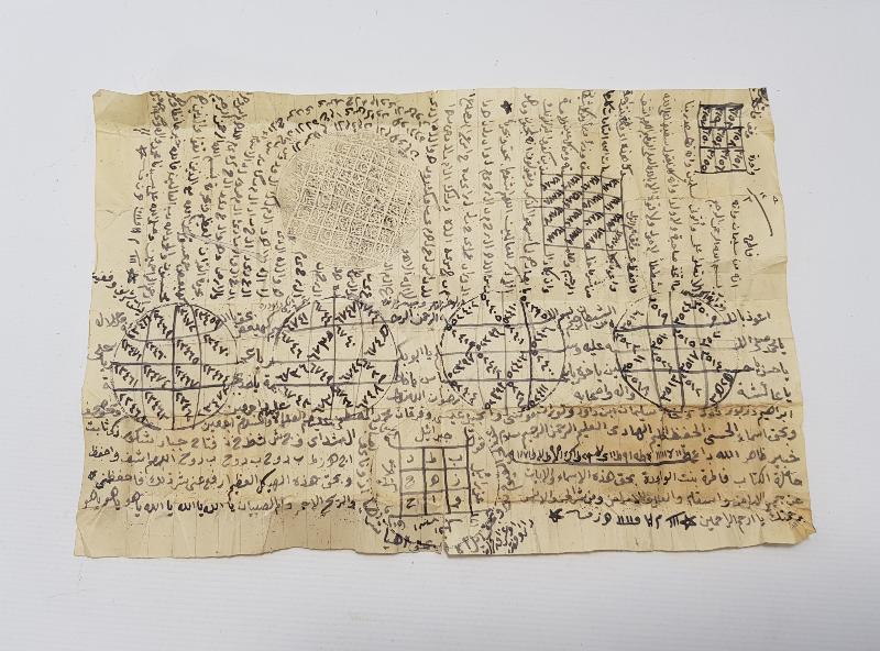 BALMUMLU BEZ MUHAFAZASINDA EL YAZMA TILSIM