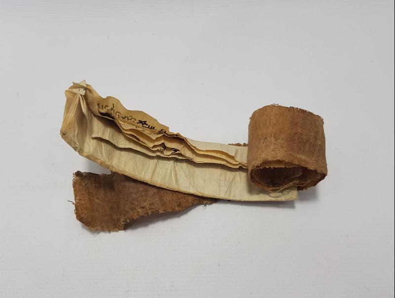 BALMUMLU BEZ MUHAFAZASINDA EL YAZMA TILSIM