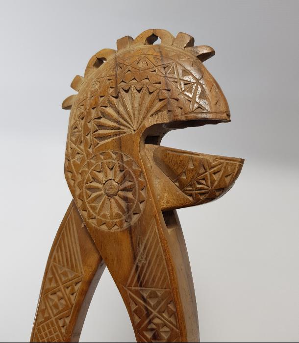 KARADENİZ İŞİ ÜZERİ İŞLEMELİ AHŞAP FINDIK KIRMA ALETİ 