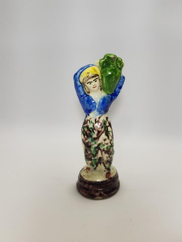 KÜTAHYA SU TAŞIYAN KADIN BİBLOSU