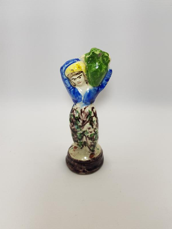 KÜTAHYA SU TAŞIYAN KADIN BİBLOSU