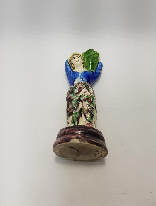 KÜTAHYA SU TAŞIYAN KADIN BİBLOSU