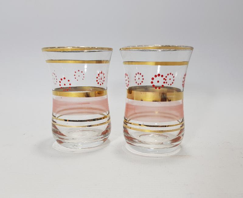 OSMANLI DÖNEMİ MİNELİ VE ALTIN YALDIZLI BİR ÇİFT ÇAY BARDAĞI 