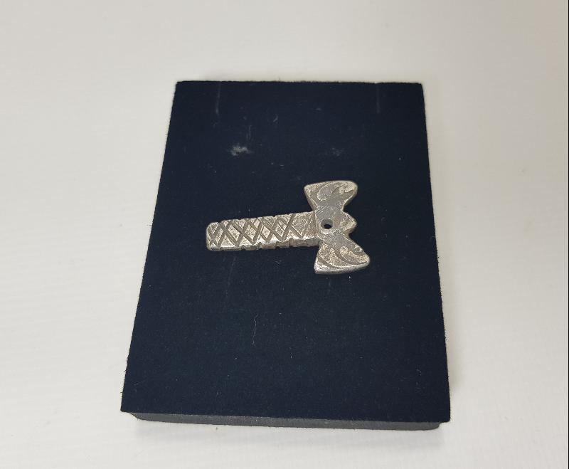 OSMANLI DÖNEMİ TEKKE İŞİ BALTA FORMLU GÜMÜŞ KOLYE UCU