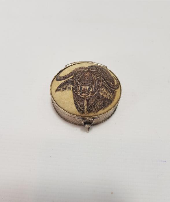 ÜZERİ BUFALO RESİMLİ GÜMÜŞ ENFİYE KUTUSU