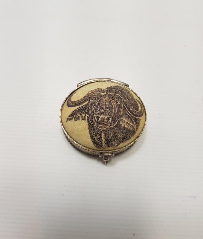 ÜZERİ BUFALO RESİMLİ GÜMÜŞ ENFİYE KUTUSU