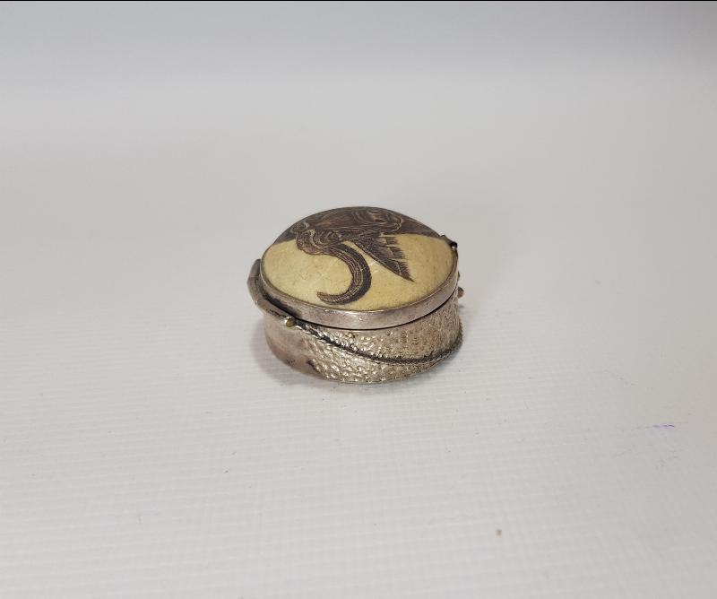 ÜZERİ BUFALO RESİMLİ GÜMÜŞ ENFİYE KUTUSU