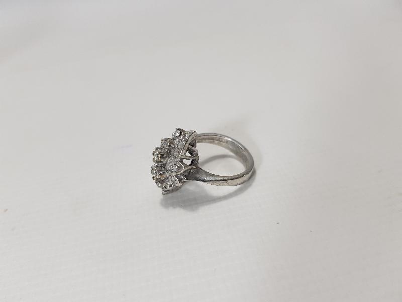 ÇİÇEK FORMLU PIRLANTA YÜZÜK