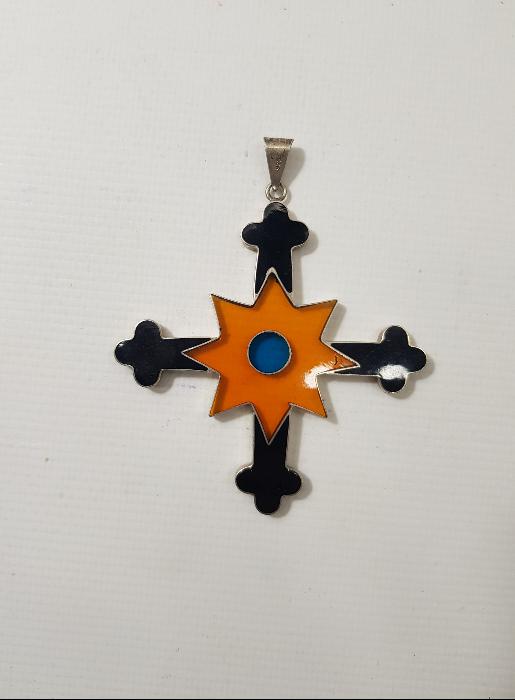 GÜMÜŞ ÇERÇEVELİ, OLTU TAŞI VE KATALİNDEN YAPILMIŞ HAÇ