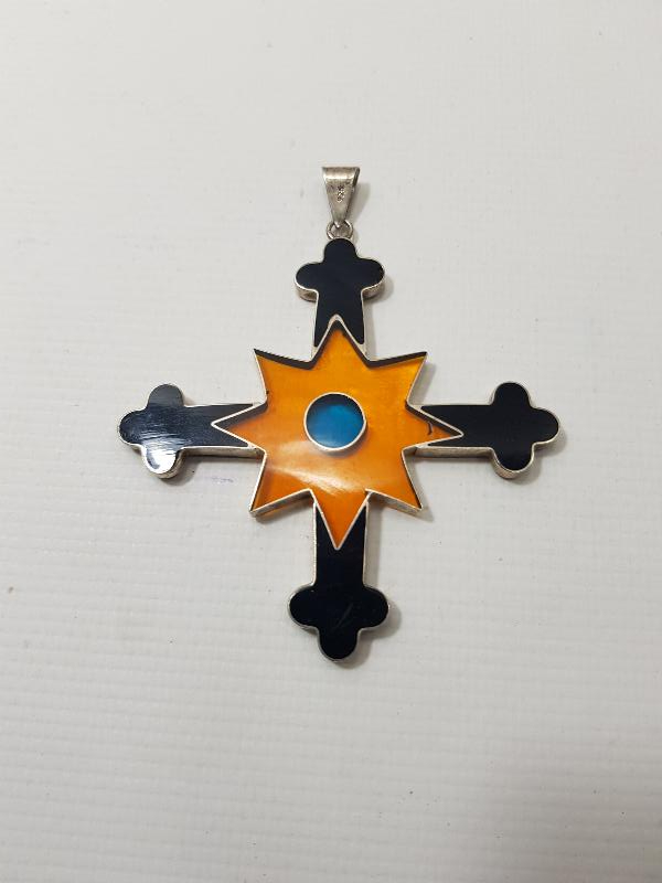 GÜMÜŞ ÇERÇEVELİ, OLTU TAŞI VE KATALİNDEN YAPILMIŞ HAÇ