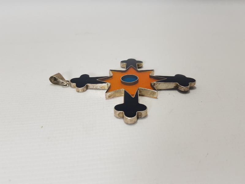 GÜMÜŞ ÇERÇEVELİ, OLTU TAŞI VE KATALİNDEN YAPILMIŞ HAÇ