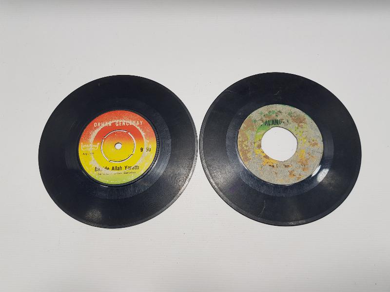 MÜSLÜM GÜRSES VE ORHAN GENCEBAY PLAKLARI