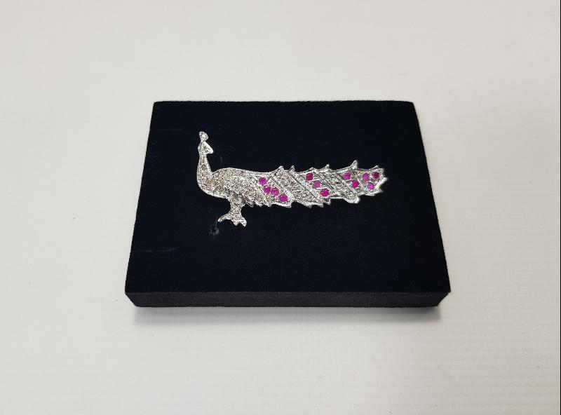 TAVUSKUŞU FORMLU PIRLANTA BROŞ 