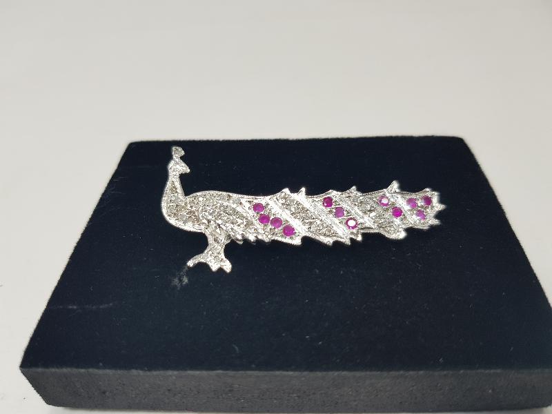 TAVUSKUŞU FORMLU PIRLANTA BROŞ 