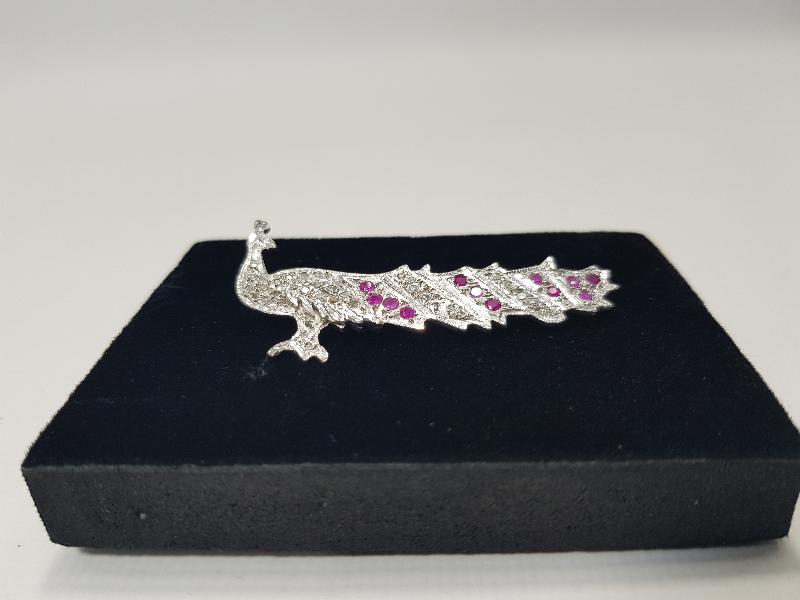 TAVUSKUŞU FORMLU PIRLANTA BROŞ 