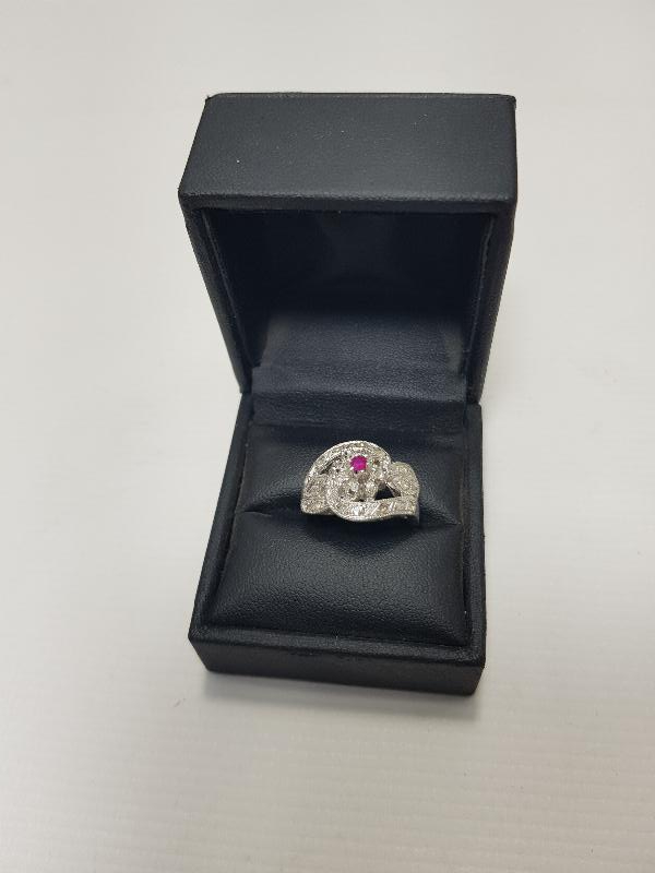 YAKUT TAŞLI PIRLANTA YÜZÜK