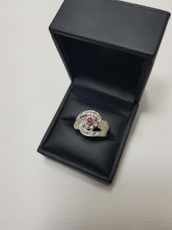 YAKUT TAŞLI PIRLANTA YÜZÜK