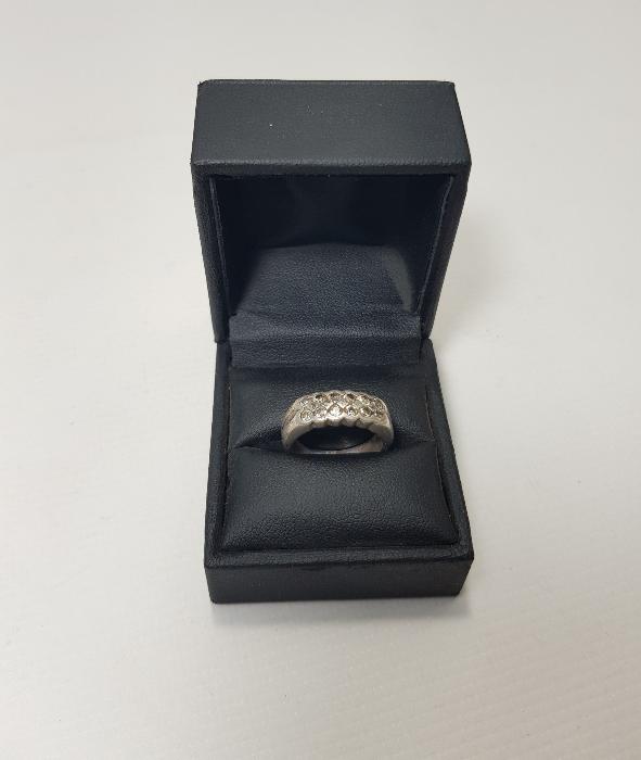 ZİRKON TAŞLARLA SÜSLÜ GÜMÜŞ ALYANS YÜZÜK 