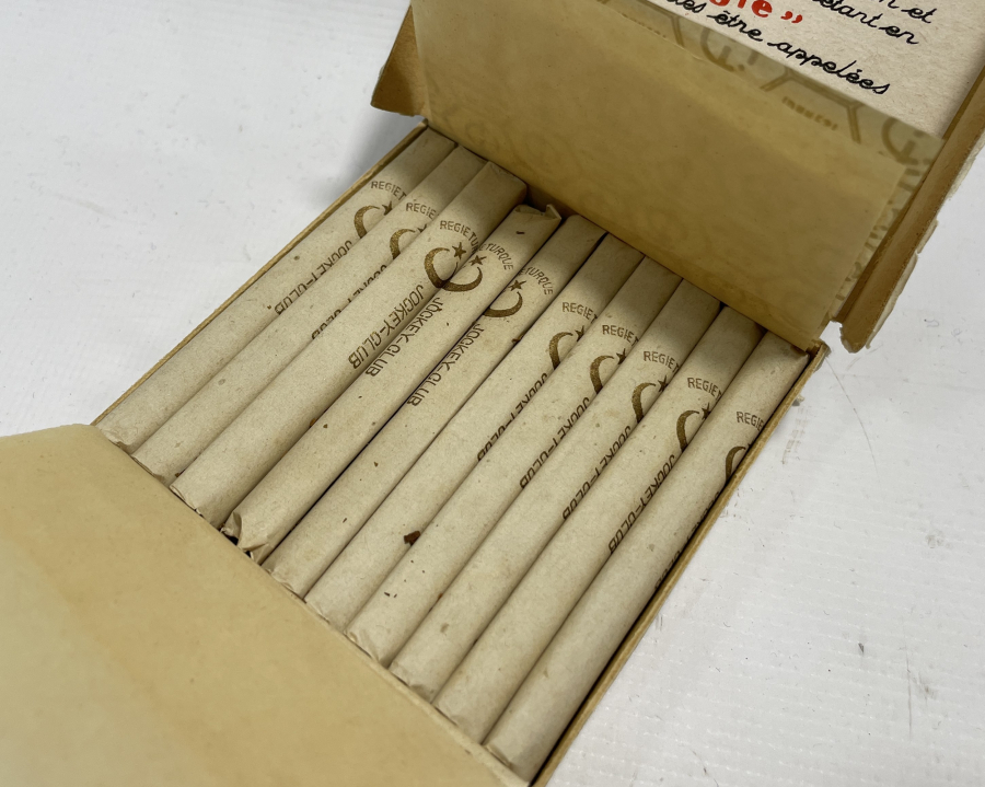 1928 YILI JOKEY KULÜBÜ İÇİN ÖZEL YAPILMIŞ ÇOK NADİR İÇİ DOLU SİGARA PAKETİ