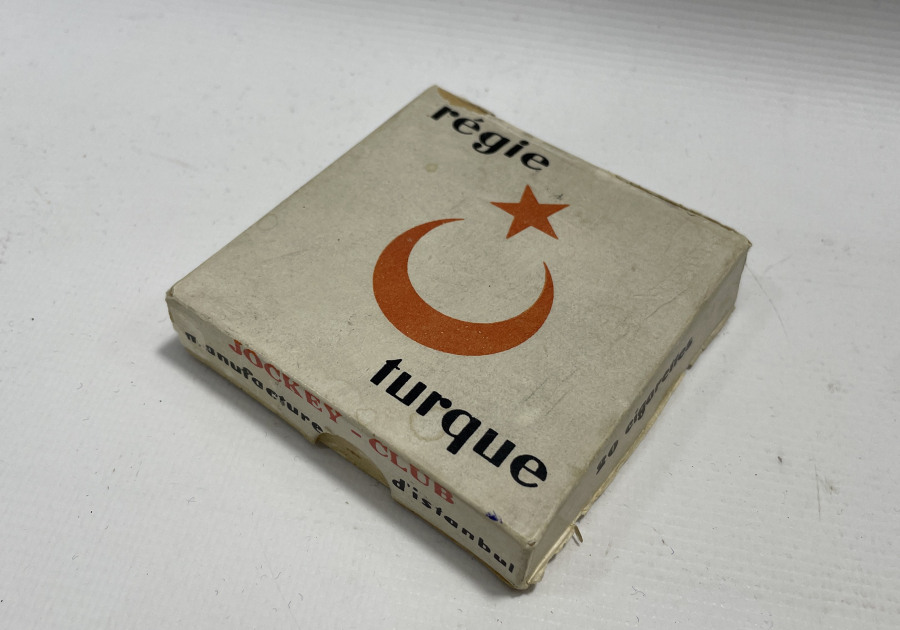 1928 YILI JOKEY KULÜBÜ İÇİN ÖZEL YAPILMIŞ ÇOK NADİR İÇİ DOLU SİGARA PAKETİ