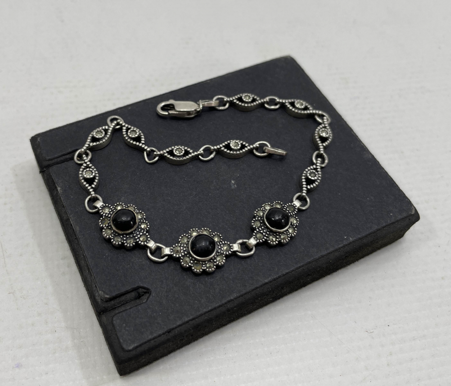 AKİK VE MARGAZİT TAŞLI GÜMÜŞ BİLEKLİK