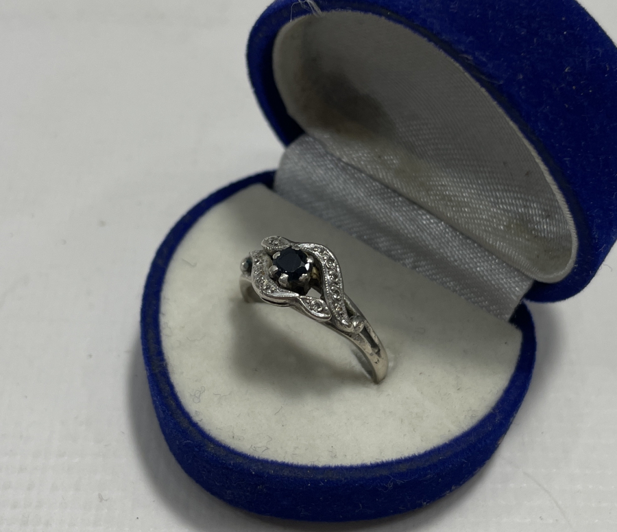 GRANAT VE PIRLANTA TAŞLI ANTİKA PLATİN YÜZÜK