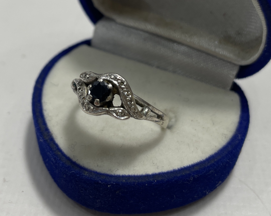 GRANAT VE PIRLANTA TAŞLI ANTİKA PLATİN YÜZÜK