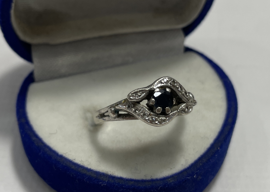 GRANAT VE PIRLANTA TAŞLI ANTİKA PLATİN YÜZÜK