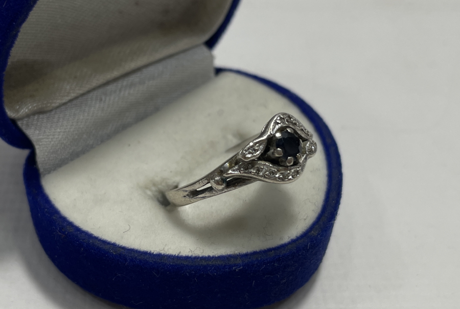 GRANAT VE PIRLANTA TAŞLI ANTİKA PLATİN YÜZÜK