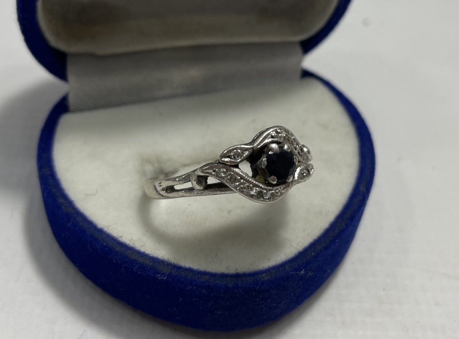 GRANAT VE PIRLANTA TAŞLI ANTİKA PLATİN YÜZÜK