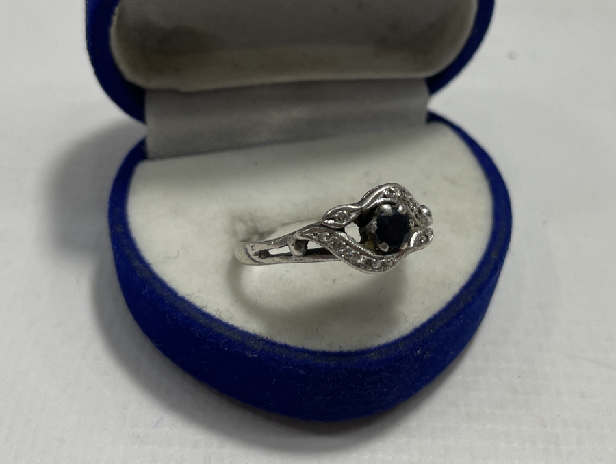 GRANAT VE PIRLANTA TAŞLI ANTİKA PLATİN YÜZÜK