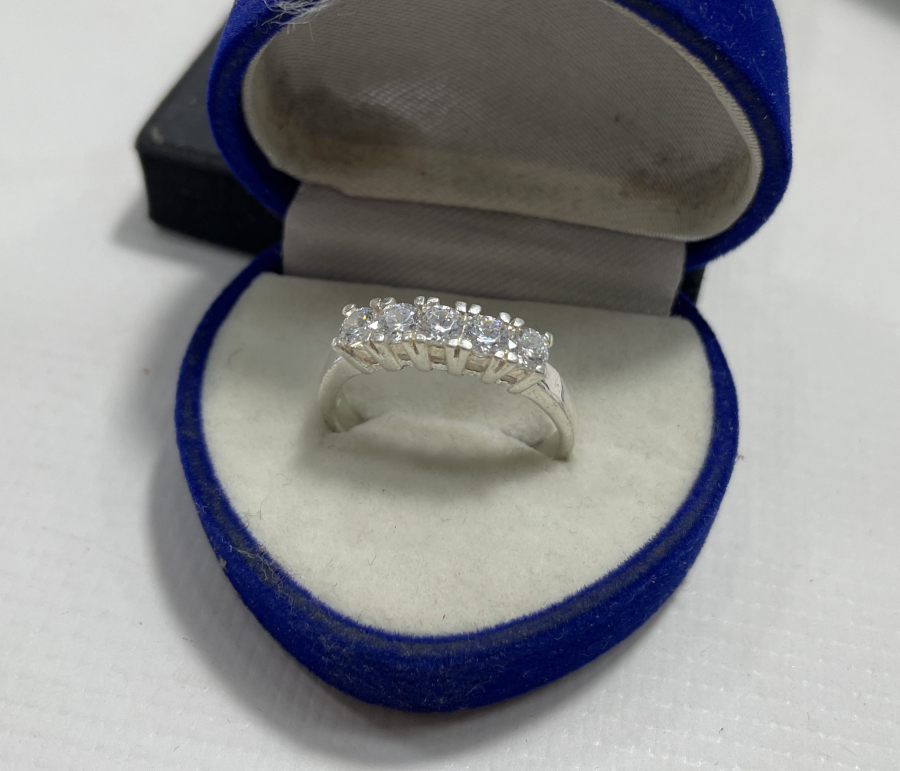 GÜMÜŞ 5 TAŞ YÜZÜK