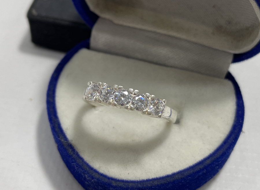 GÜMÜŞ 5 TAŞ YÜZÜK