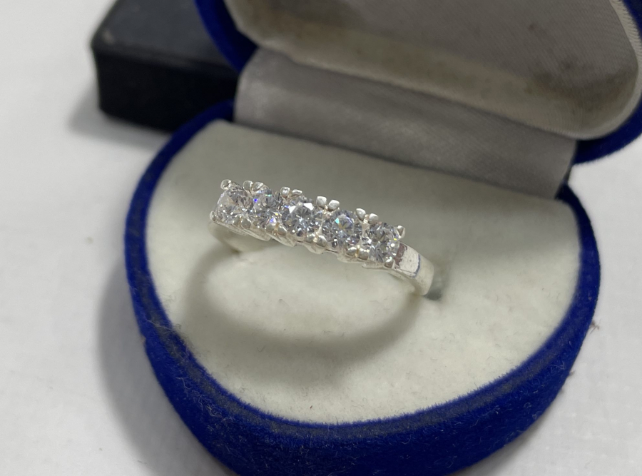 GÜMÜŞ 5 TAŞ YÜZÜK