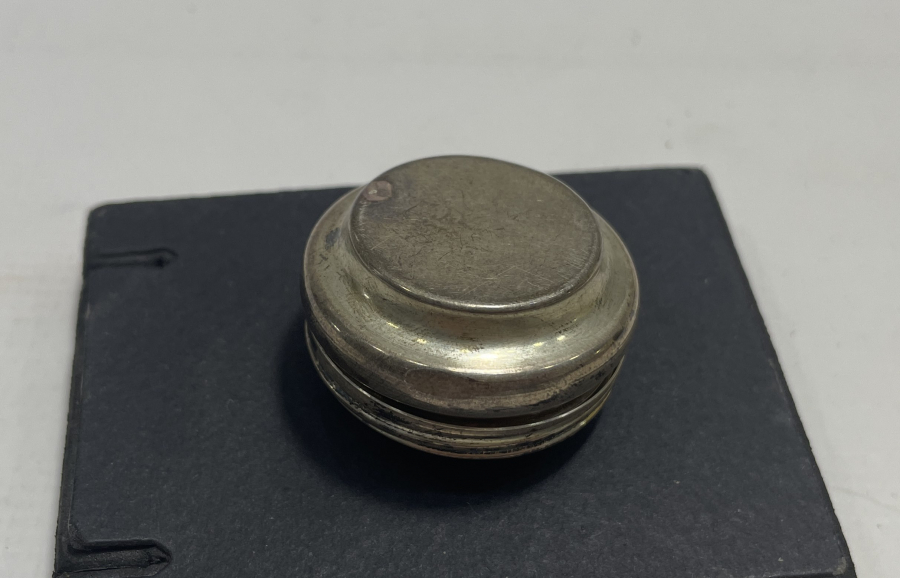 KABARTMA İŞÇİLİKLİ GÜMÜŞ ENFİYE KUTUSU