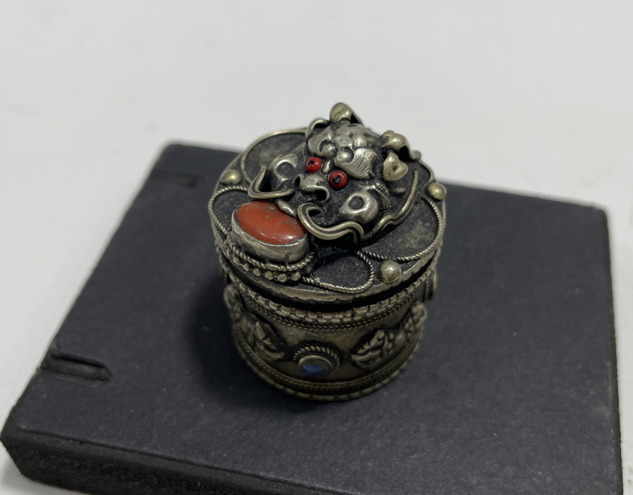 MERCAN VE LAPİS TAŞLI GÜMÜŞ KUTU