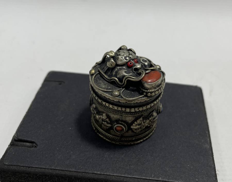 MERCAN VE LAPİS TAŞLI GÜMÜŞ KUTU