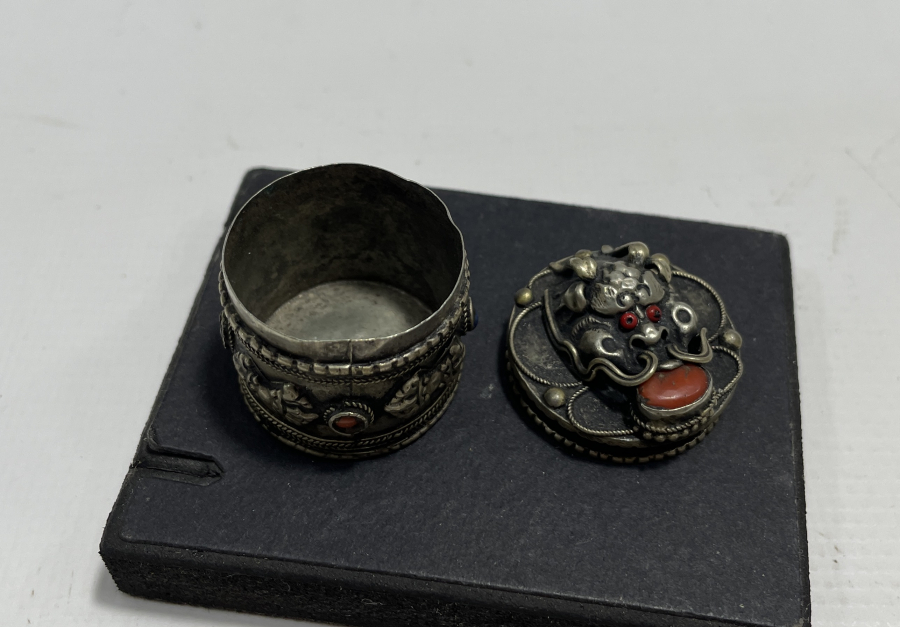 MERCAN VE LAPİS TAŞLI GÜMÜŞ KUTU