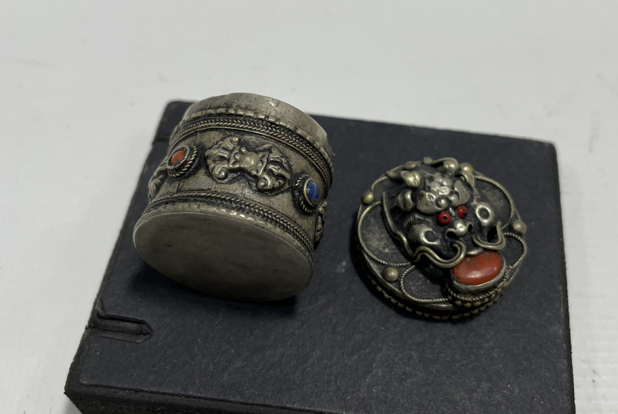 MERCAN VE LAPİS TAŞLI GÜMÜŞ KUTU