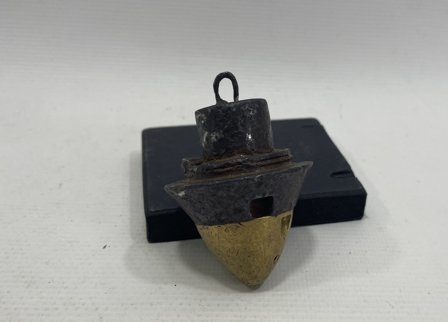 OSMANLI DÖNEMİ TOP MERMİSİ BAŞLIĞINDAN YAPILMIŞ ÇOK NADİR DUVARCI ŞAKÜLÜ