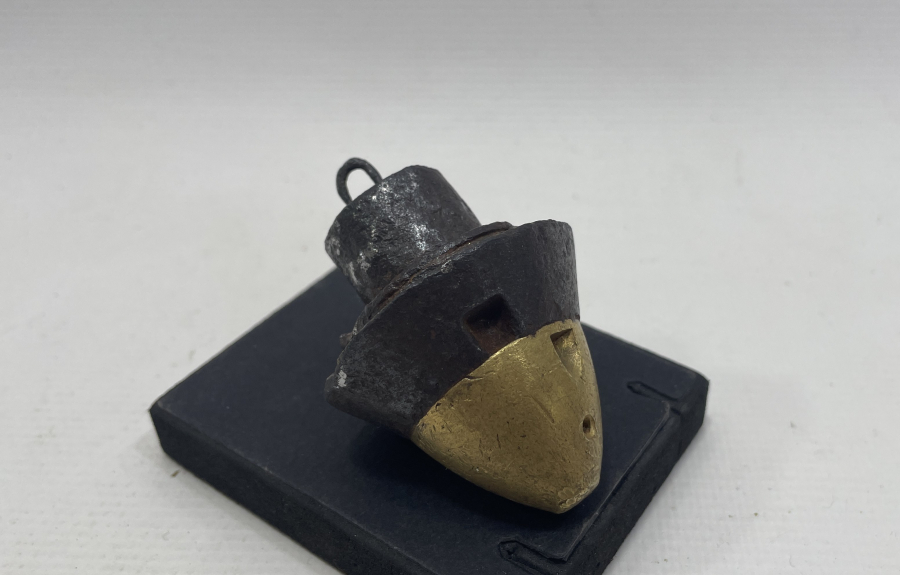 OSMANLI DÖNEMİ TOP MERMİSİ BAŞLIĞINDAN YAPILMIŞ ÇOK NADİR DUVARCI ŞAKÜLÜ