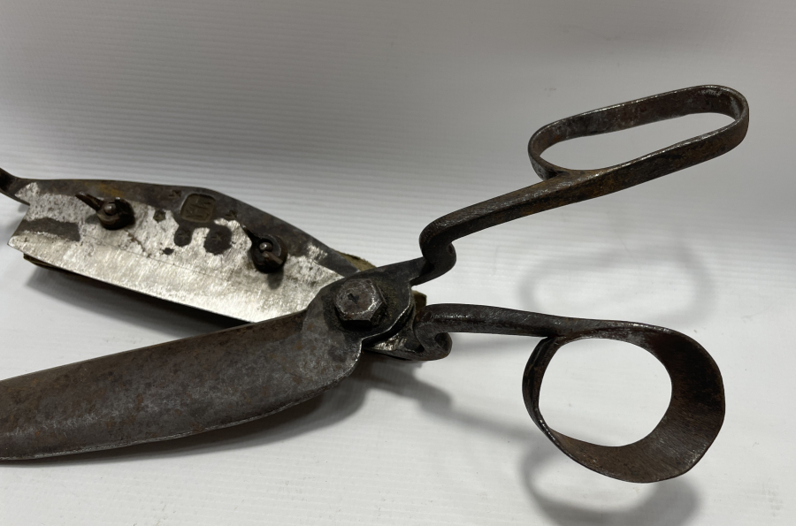 OSMANLI DÖNEMİ ÜZERİ OSMANLICA YAZILI HEREKE İŞİ HALI MAKASI